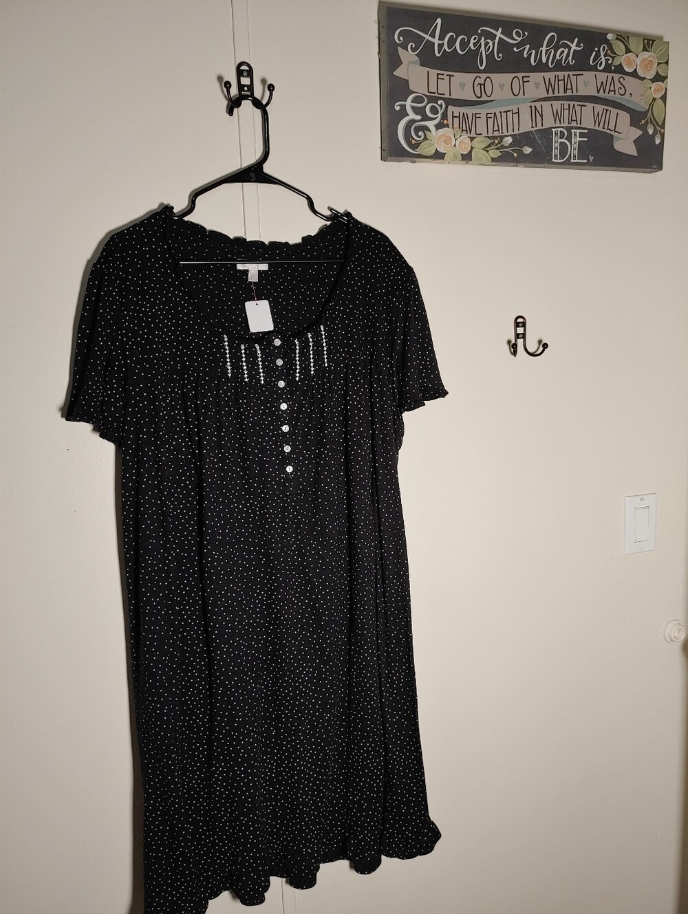 Secret Treasures 4X 26/28 Black & White Polka Dots Short Sleeve Nightgown - Picture 3 of 7